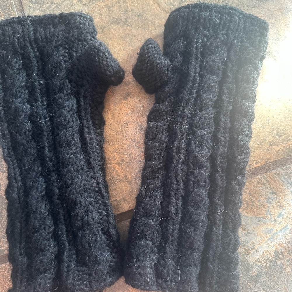 Black Knit Fingerless Gloves
